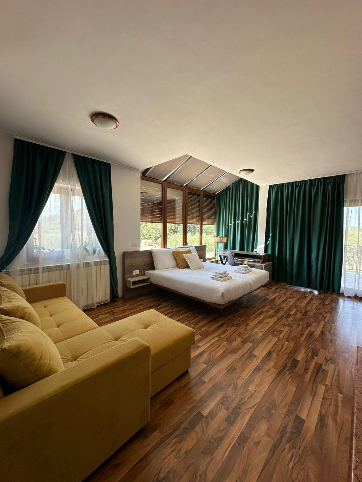 Hotel Natura Vilanija Exterior foto